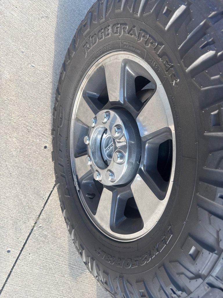 Used 2011 Ford F250 Lariat w/ Lariat Ultimate Pkg AWD/4WD image 10
