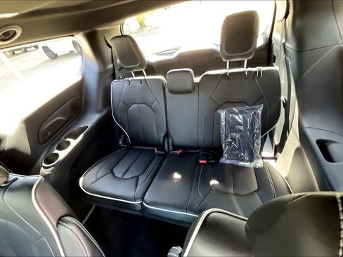 New 2026 Chrysler Pacifica Limited image 22