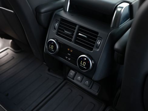 Used 2024 Land Rover Discovery Metropolitan Edition AWD/4WD image 63