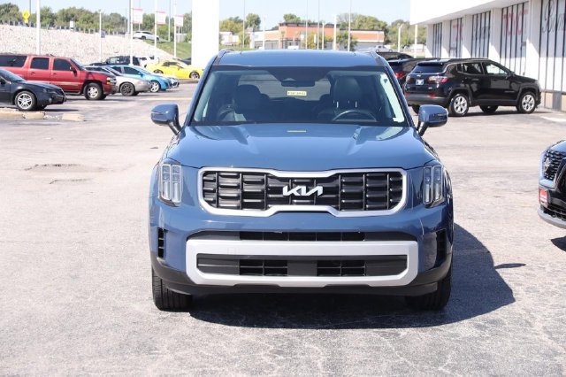 Used 2025 Kia Telluride S FWD image 4