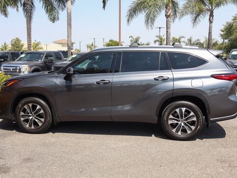 Used 2020 Toyota Highlander XLE image 5