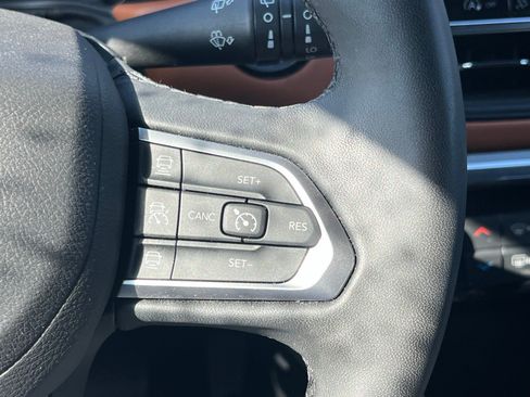 Used 2024 Jeep Compass Limited image 27