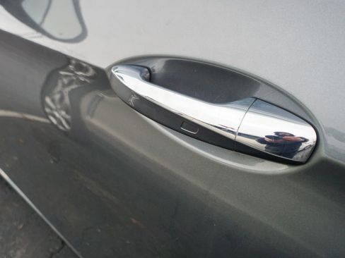 Used 2017 Mercedes-Benz E 300 4MATIC image 9