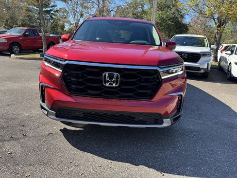 New 2025 Honda Pilot Touring image 2