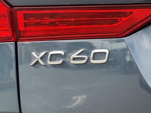 Used 2021 Volvo XC60 T5 Inscription w/ Advanced Package image 12