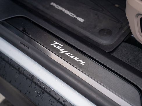 Used 2025 Porsche Taycan image 12