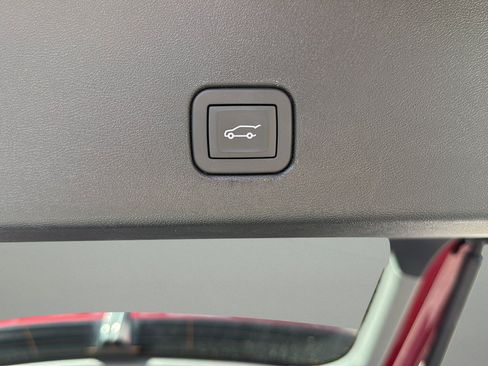 Certified 2025 Cadillac Optiq Sport 2 w/ LPO, Floor Liner Package AWD/4WD image 17