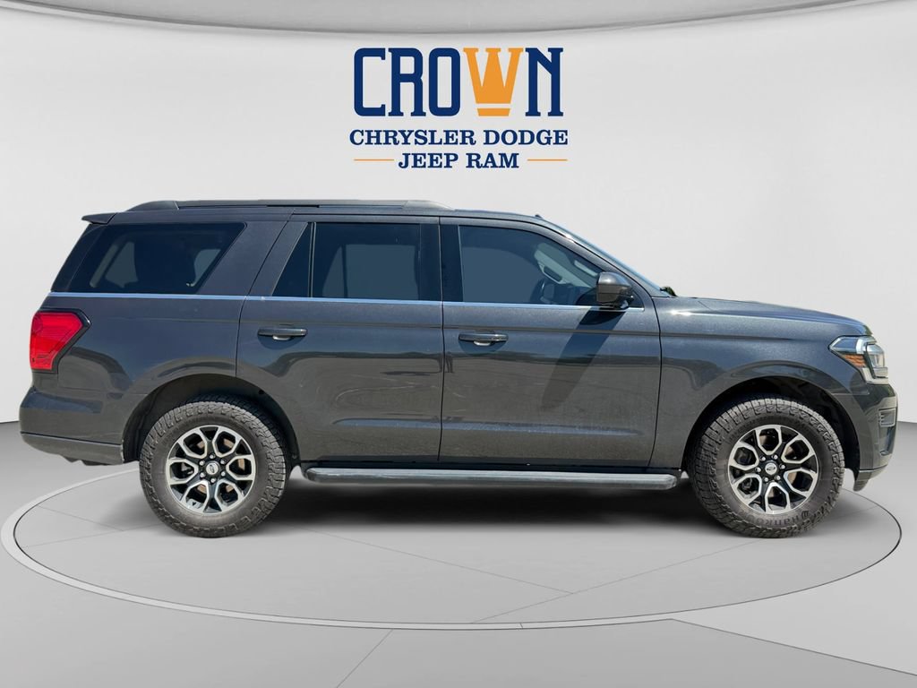 Used 2023 Ford Expedition XLT AWD/4WD image 2