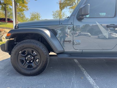 Used 2025 Jeep Wrangler Unlimited Sport AWD/4WD image 9