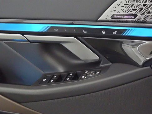 Used 2025 BMW i5 xDrive40 w/ Premium Package image 30