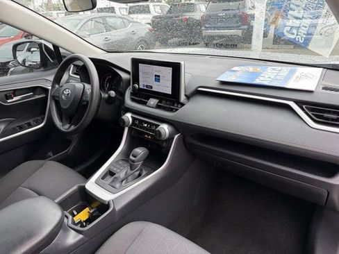 Used 2025 Toyota RAV4 XLE AWD/4WD image 18