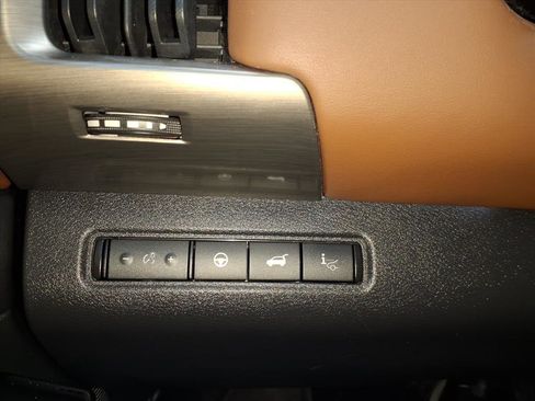 Used 2022 Nissan Pathfinder Platinum w/ Cargo Package image 18