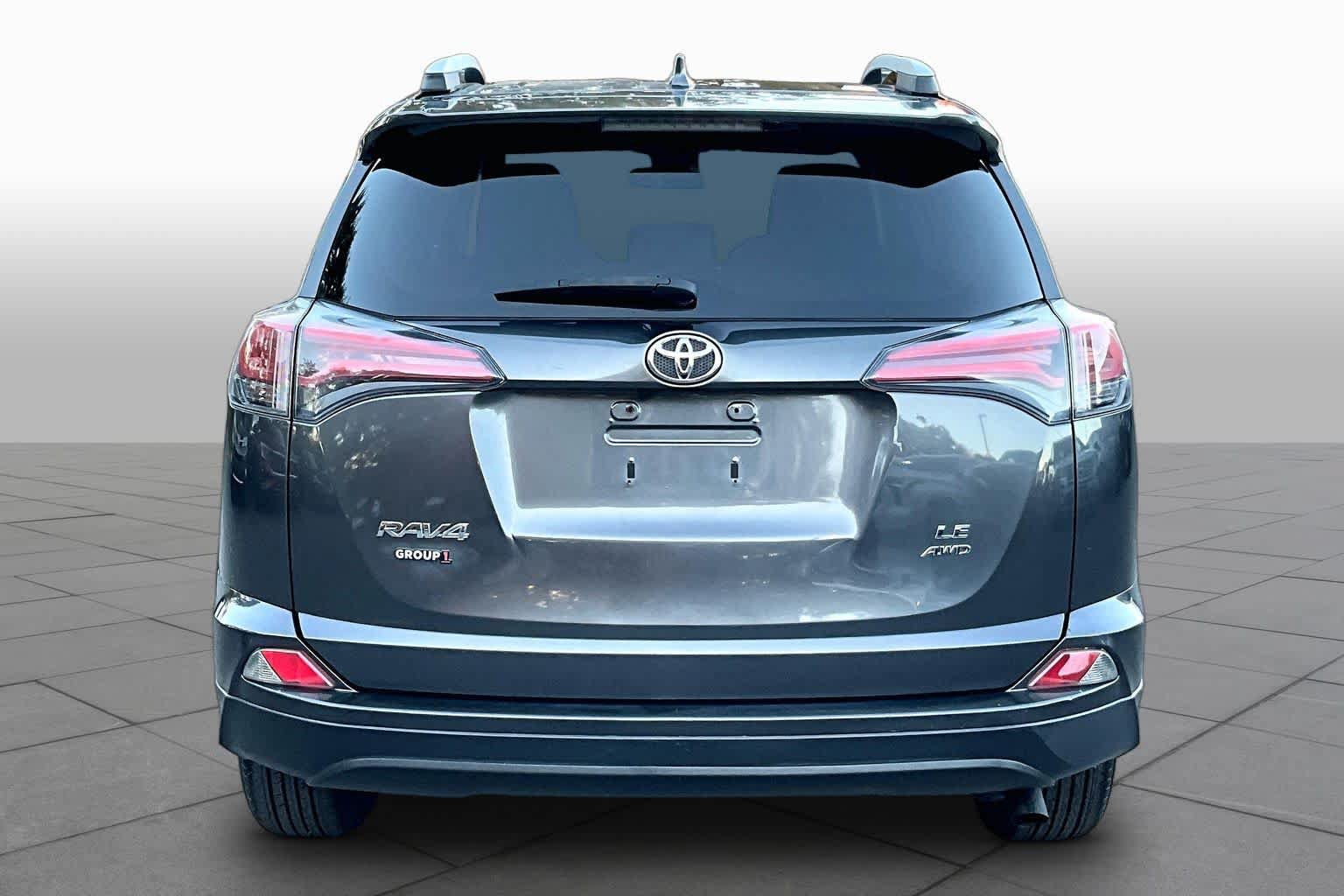 Used 2018 Toyota RAV4 LE w/ Carpet Mat Package AWD/4WD image 5