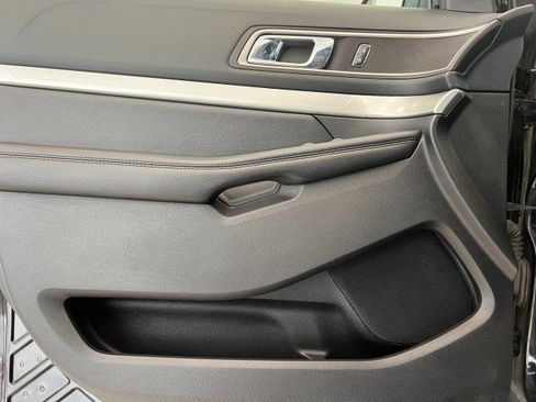 Used 2016 Ford Explorer XLT w/ Equipment Group 202A image 12