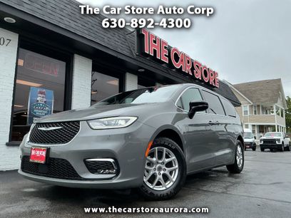 Used 2025 Chrysler Pacifica Select