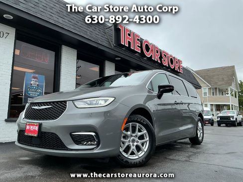 Used 2025 Chrysler Pacifica Select FWD image 1