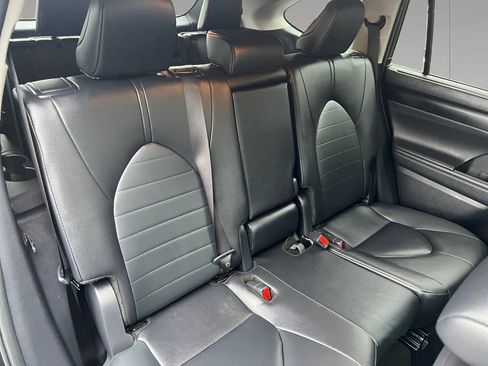 Used 2026 Toyota Highlander XLE w/ Protection Package #3 (TMS) AWD/4WD image 18