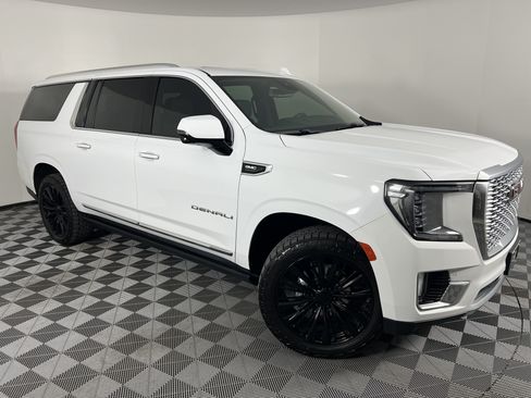 Used 2023 GMC Yukon XL Denali w/ Max Trailering Package AWD/4WD image 2