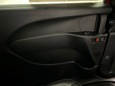 Used 2025 Chrysler Pacifica Select FWD image 19