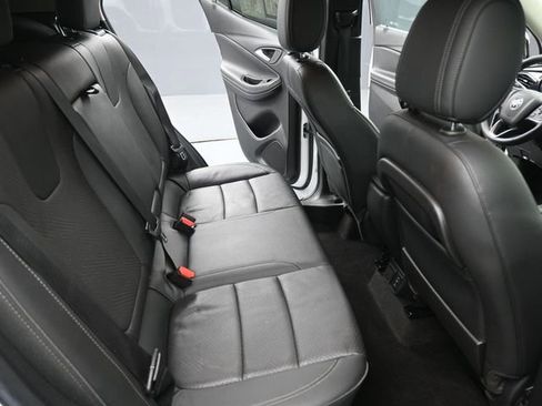 Used 2022 Buick Encore GX Essence image 25