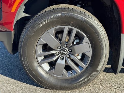 Used 2025 Nissan Frontier SV image 9