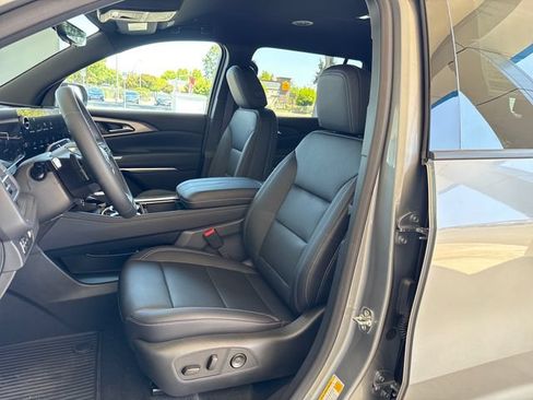 New 2026 Chevrolet Traverse LT w/ Midnight/Sport Edition FWD image 12