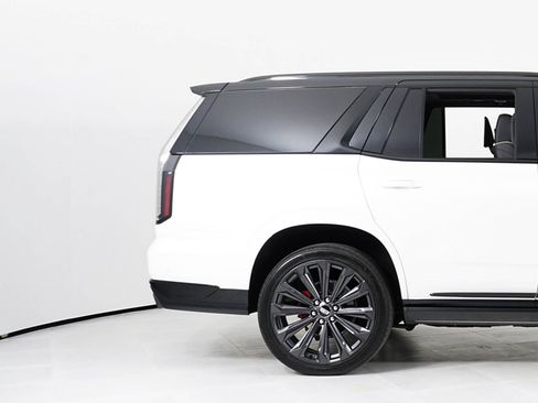 Used 2025 Cadillac Escalade V AWD/4WD image 14