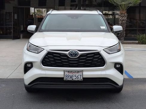 Used 2020 Toyota Highlander XLE AWD/4WD image 2