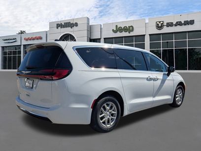 New 2026 Chrysler Pacifica Select