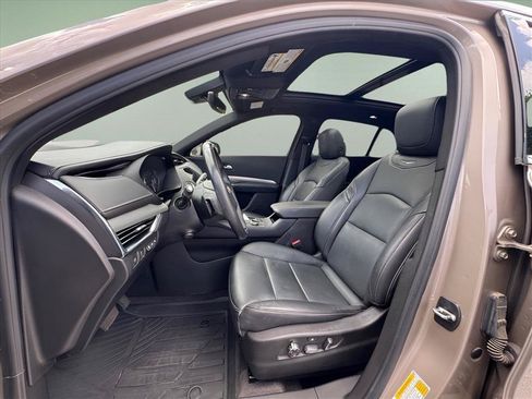 Used 2023 Cadillac XT4 Premium Luxury w/ Technology Package FWD image 18