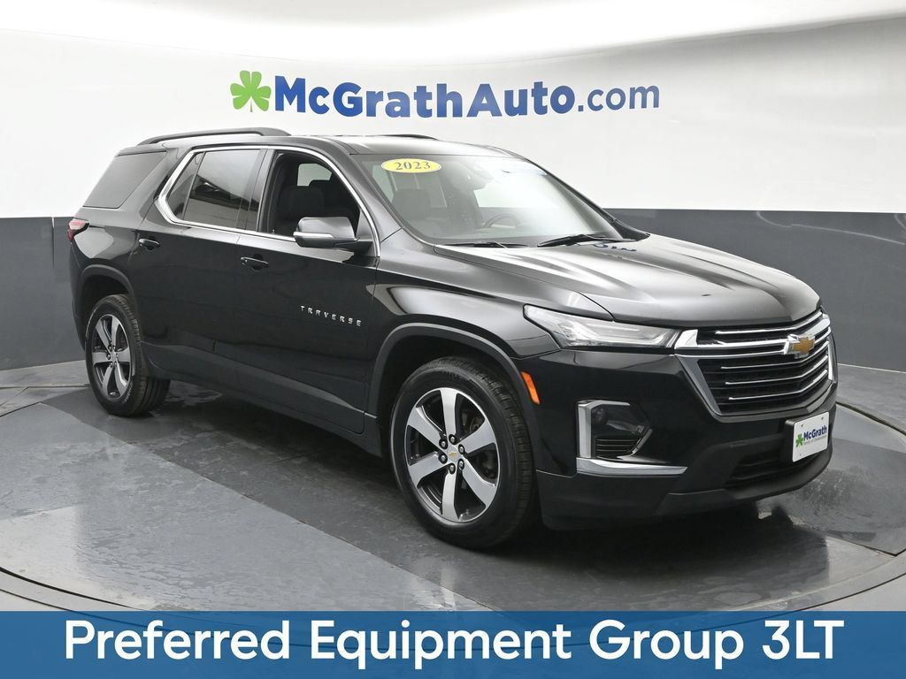 Used 2023 Chevrolet Traverse LT w/ LT Premium Package AWD/4WD image 2