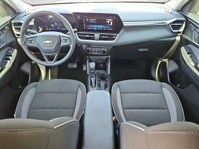 Used 2025 Chevrolet TrailBlazer LS w/ LS Convenience Package FWD image 16