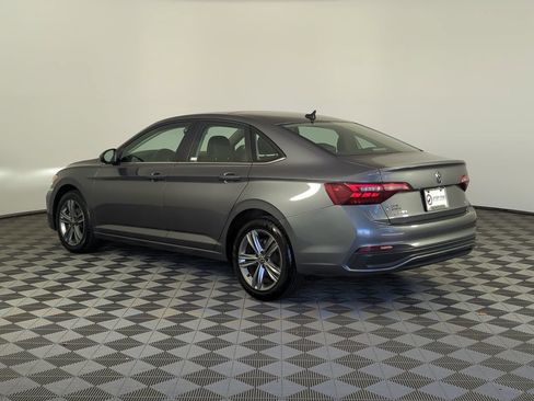 Used 2024 Volkswagen Jetta SE FWD image 4