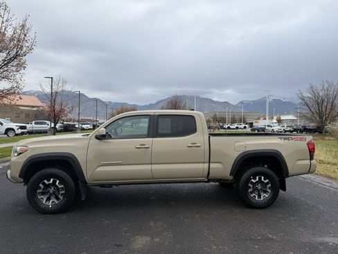 Used 2018 Toyota Tacoma SR5 image 1