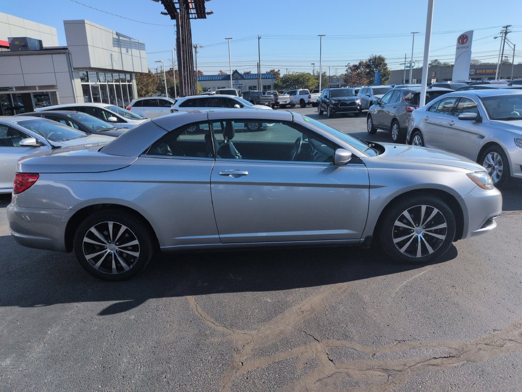Used 2013 Chrysler 200 S FWD image 7