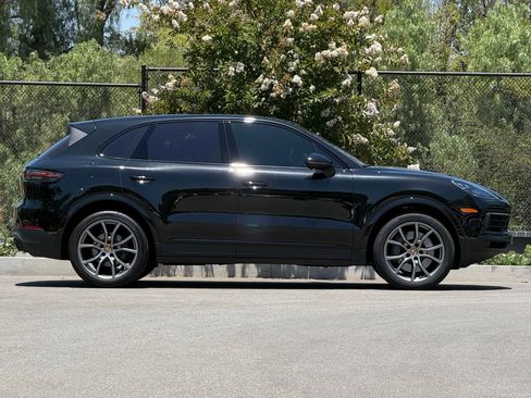 Certified 2023 Porsche Cayenne S AWD/4WD image 8