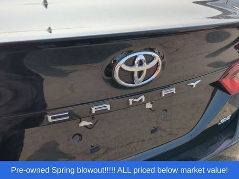 Used 2022 Toyota Camry SE w/ Convenience Package FWD image 11