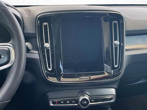 Used 2023 Volvo C40 P8 Recharge Ultimate image 8