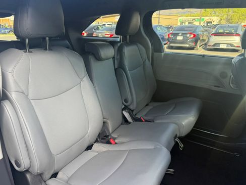 Used 2024 Toyota Sienna XLE image 28