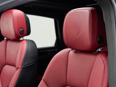 New 2025 Porsche Macan image 10