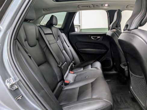 Used 2020 Volvo XC60 T6 Momentum AWD/4WD image 22