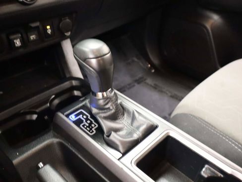 Used 2020 Toyota Tacoma TRD Sport w/ Technology Package AWD/4WD image 9