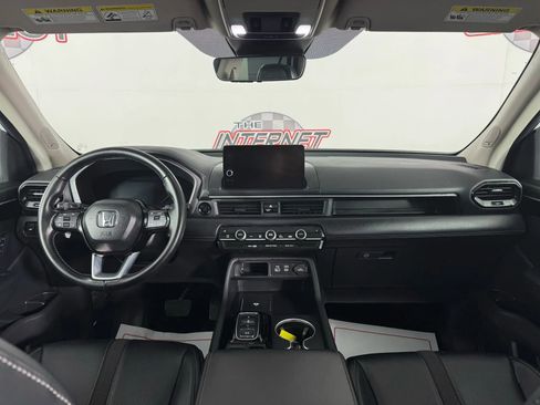 Used 2024 Honda Pilot Touring image 11