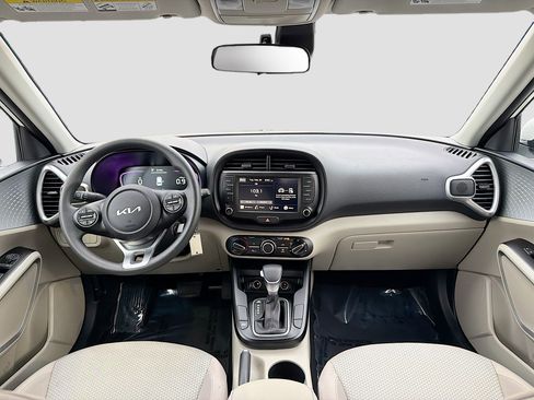 Used 2025 Kia Soul LX FWD image 4
