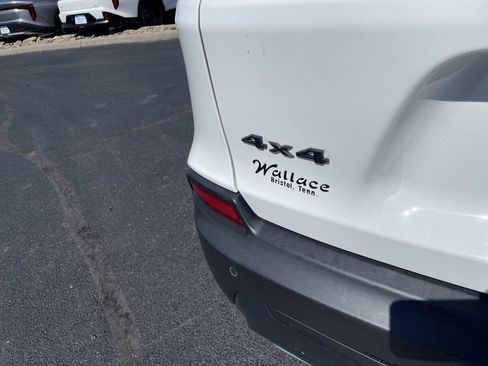 Used 2021 Jeep Cherokee Latitude Lux 80th Anniv w/ Quick Order Package 26U 80TH image 6