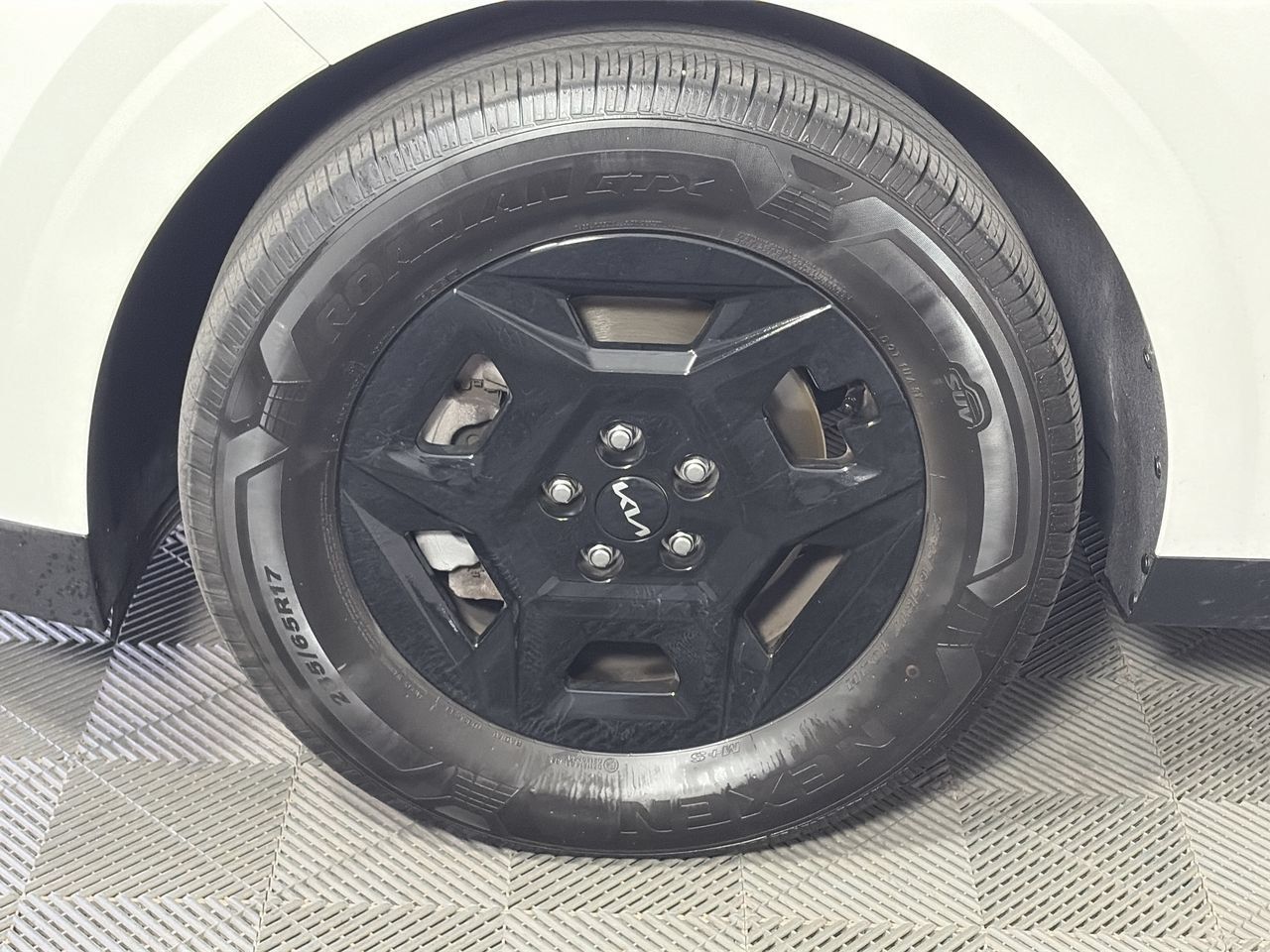 Used 2026 Kia Carnival FWD image 10
