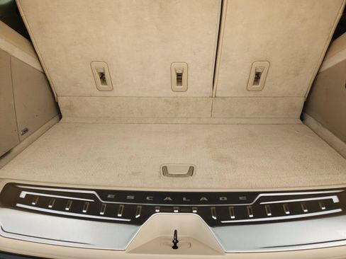 Used 2021 Cadillac Escalade Premium Luxury w/ LPO, Illumination Package AWD/4WD image 35
