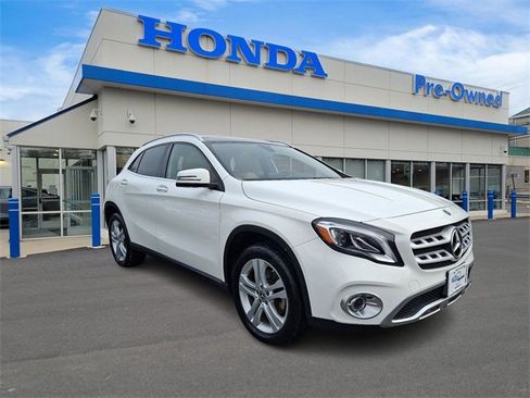 Used 2019 Mercedes-Benz GLA 250 4MATIC w/ Premium Package image 3