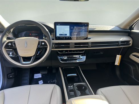 New 2026 Lincoln Corsair Premiere image 12