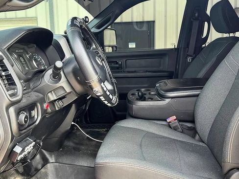 Used 2024 RAM 2500 Tradesman w/ Chrome Appearance Group AWD/4WD image 10